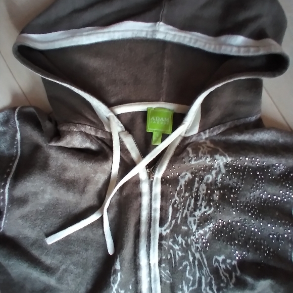 Sweater with hood - Picture 3 of 14